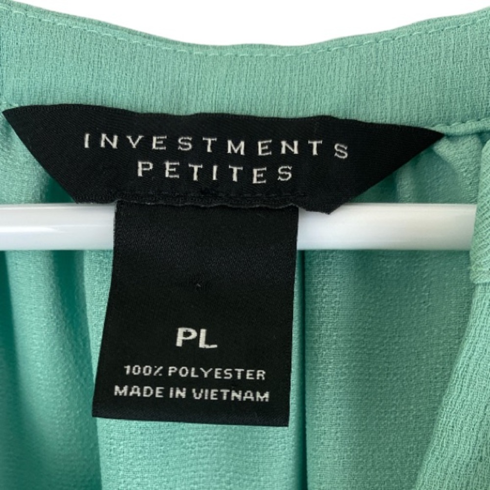 Investments Petites Women’s L Green Light & Flowy V-neck Ruffle Short Sleeve Top - Picture 4 of 8